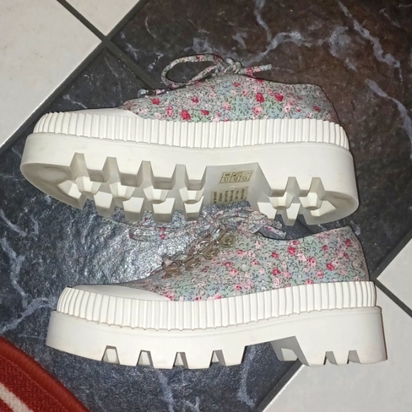 Jeffrey Campbell B2School BlueFloral Fabric Platform LaceUp Lug Sole Size 6.5 - Picture 8 of 8